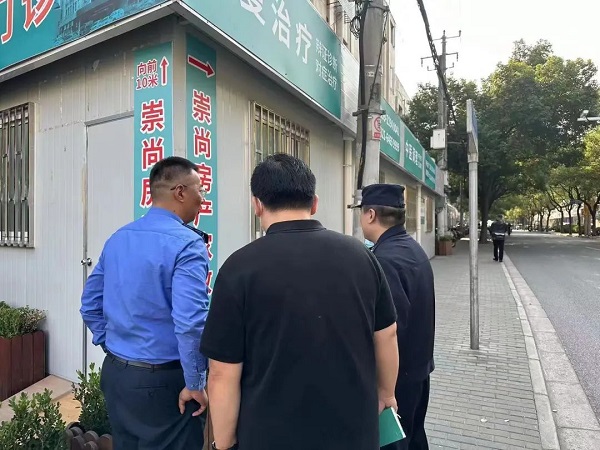 kaiyun：一年后门诊违建通道拆了人行通道终于恢复了！(图1)