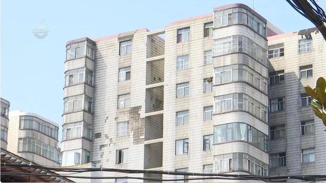 高层瓷砖掉落这个小区外立面开始整改(图1)