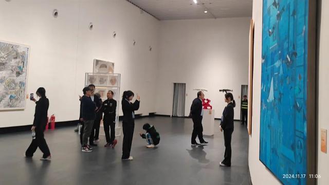 家门口看美术展成时尚(图1)