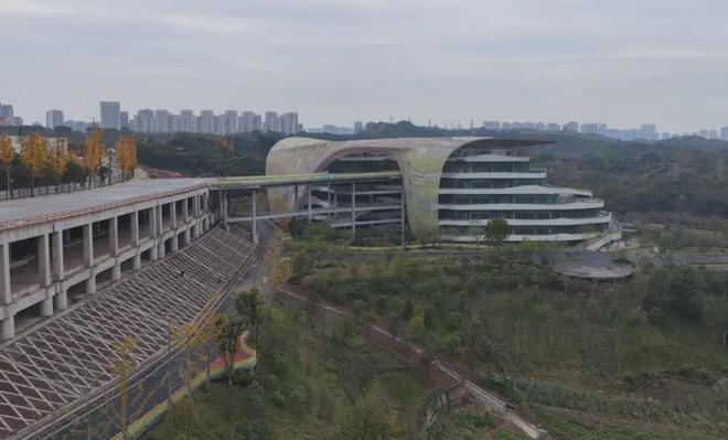 重庆园博园神秘地标建筑建成多年仍未投入使用现场野草丛生(图13)