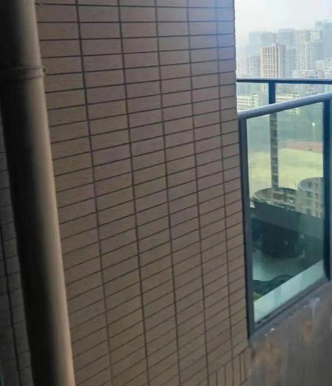 你家小区什么档次看外墙装饰材料就知道了七八年后差距更明显(图6)