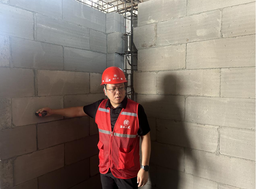 匠心筑梦显非凡扎根一线铸辉煌——集团劳动模范、省二建公司王世佳先进事迹(图1)