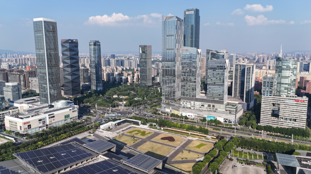 kaiyun：外立面正在拆除重建！苦等10多年南京地标商业终于又动了(图1)