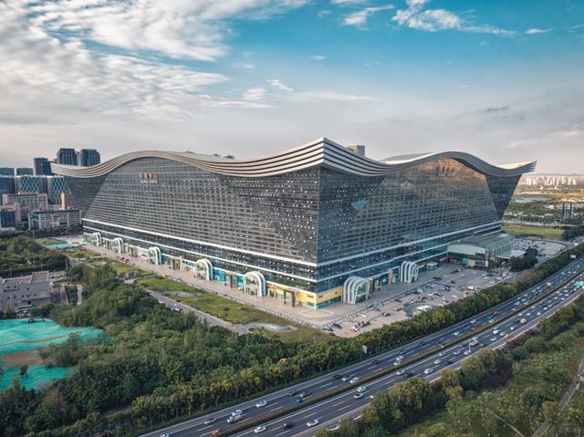 亚洲最大单体建筑竟被P成棺材？成都环球中心的造型争议炸锅了(图1)