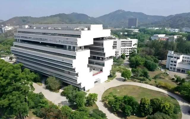 亚洲最大单体建筑竟被P成棺材？成都环球中心的造型争议炸锅了(图5)