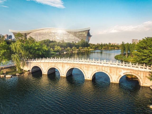 亚洲最大单体建筑竟被P成棺材？成都环球中心的造型争议炸锅了(图7)