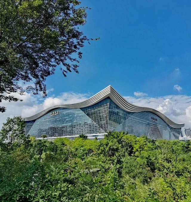 亚洲最大单体建筑竟被P成棺材？成都环球中心的造型争议炸锅了(图8)