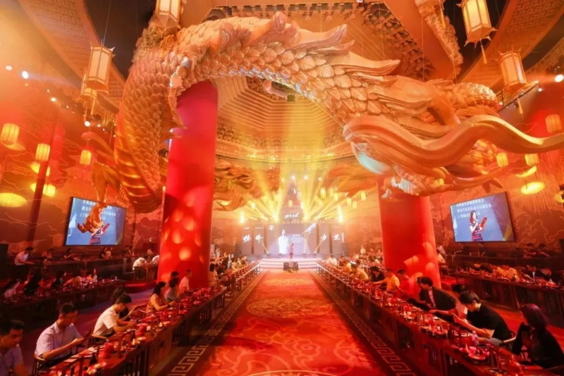 kaiyun网站：冠珠瓷砖荣获2025榜样力量“年度家居领军品牌”、“年度设计美学产品金奖”称号(图1)