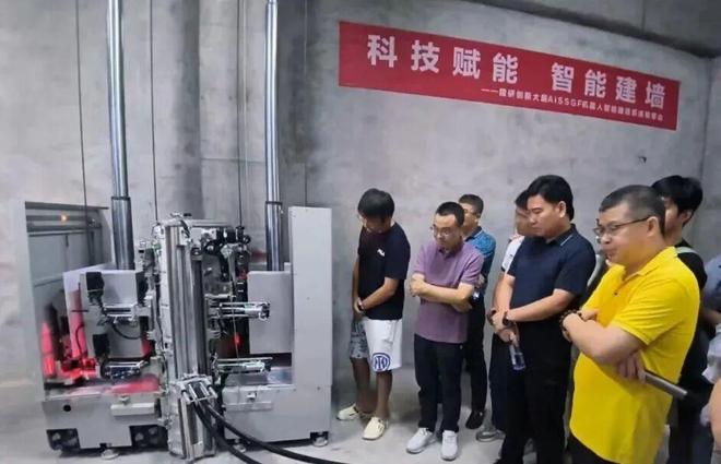 广州建筑集团举行智能筑墙机器人观摩活动(图2)