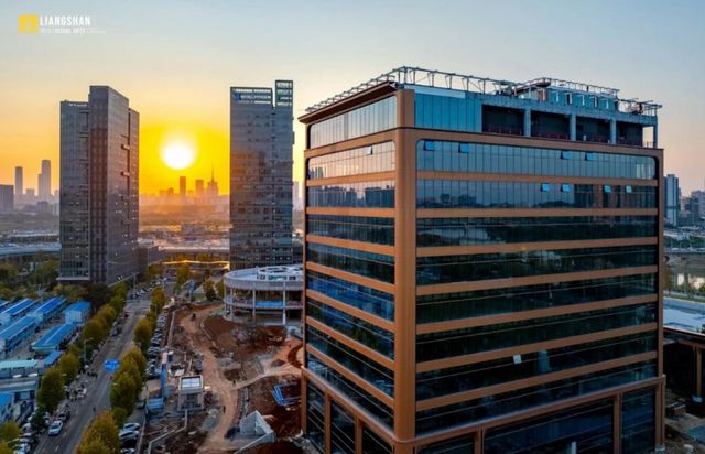 kaiyun网站：斥资12亿！深圳第一大民企的湖南总部大楼！土豪金配色！(图4)