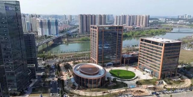 kaiyun网站：斥资12亿！深圳第一大民企的湖南总部大楼！土豪金配色！(图5)