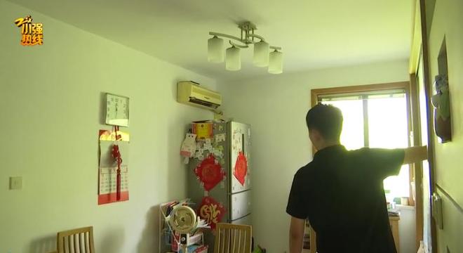 kaiyun入口：太吓人！上海有人私挖地面达半米现场传来挖掘机声！33层上百名业主彻底慌了(图4)