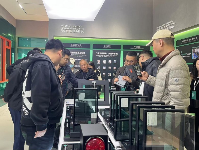 门窗价格战同行杀红眼多屏超级窗为何能让两万业主买单？(图1)