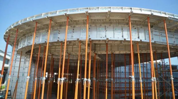 kaiyun网站：放弃铁饭碗他把冷门生意做到全球行业寒冬却年入30亿(图6)