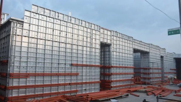 kaiyun网站：放弃铁饭碗他把冷门生意做到全球行业寒冬却年入30亿(图4)