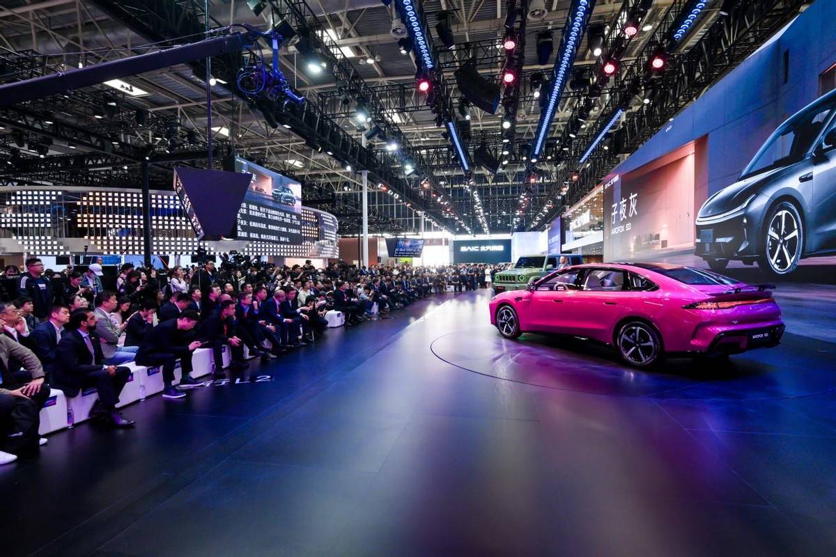 648万元起极狐S3正式开启预售！大空间越级纯电家轿(图1)